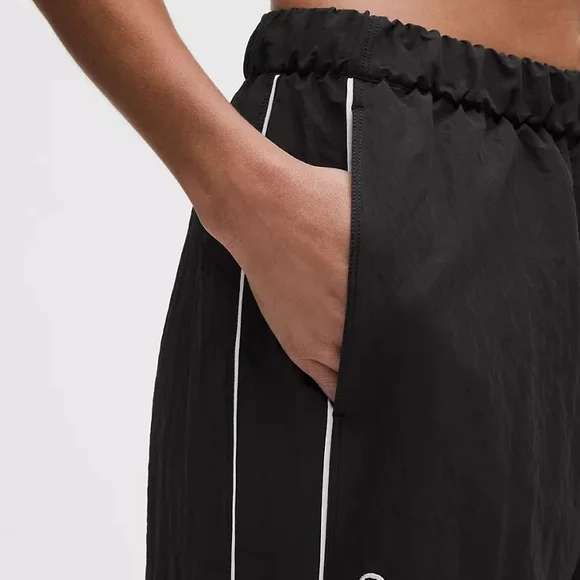 NWT Lululemon Crinkle Nylon Mid-Rise Track Pant
Wordmark - Picture 4 of 8